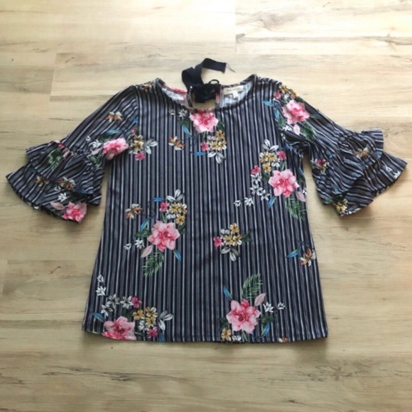 Faith and Joy Black and White Flutter Sleeve Floral Blouse - Picture 1 of 5